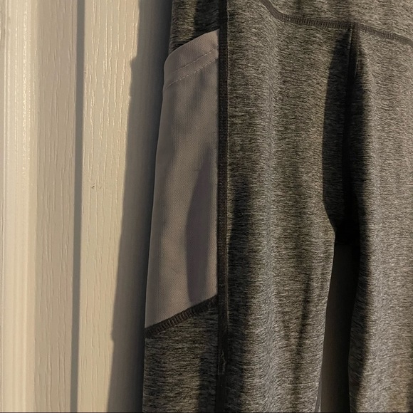✨LEG3ND Grey & White Athletic Leggings✨ - Picture 5 of 10